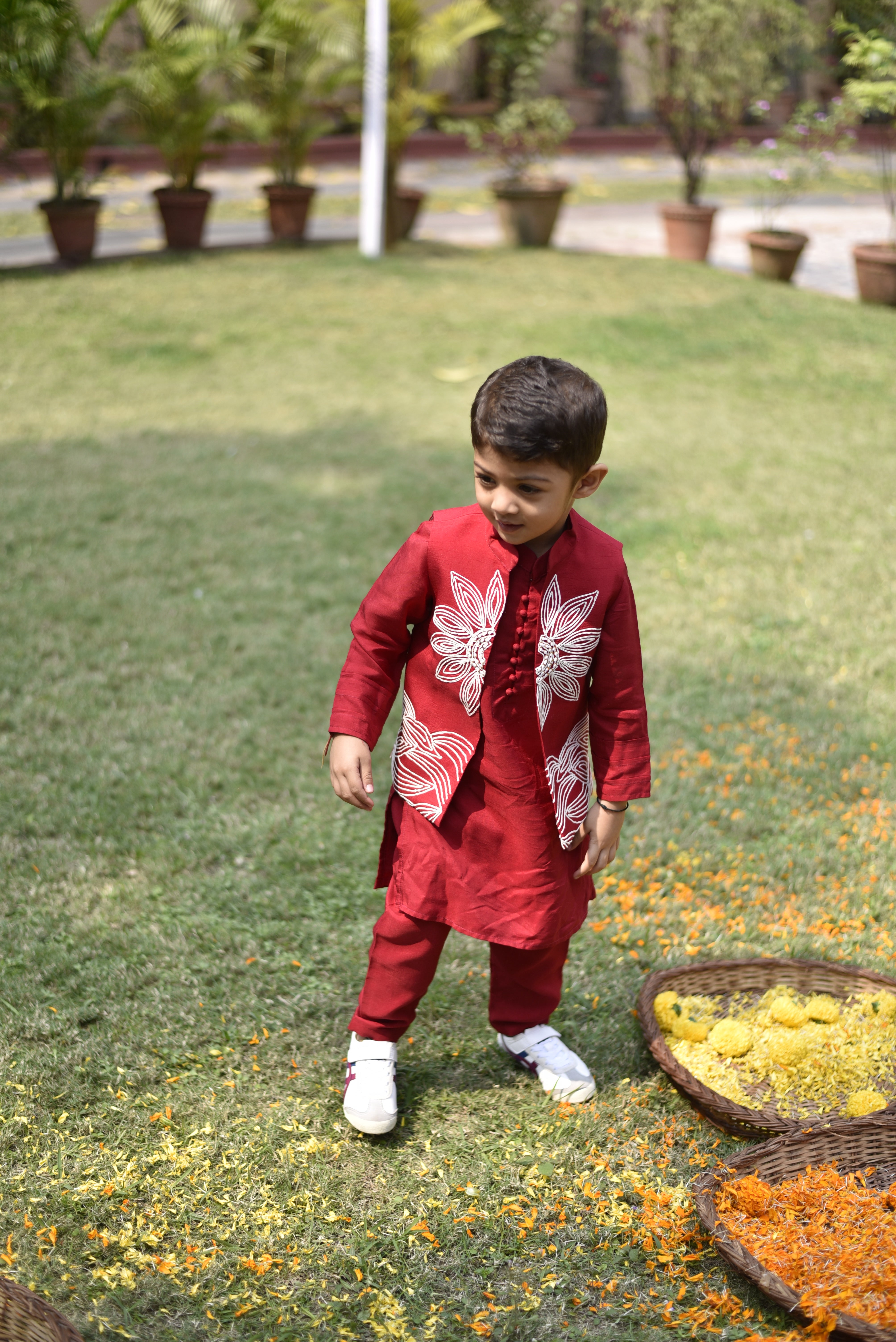 Kurta With Flower Embroidered Open Jacket With Pyjama