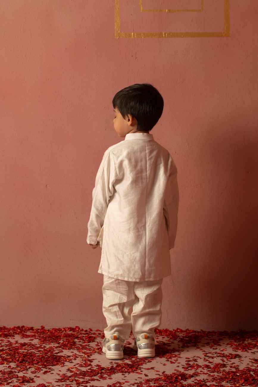 White Flower Kurta Pyjama