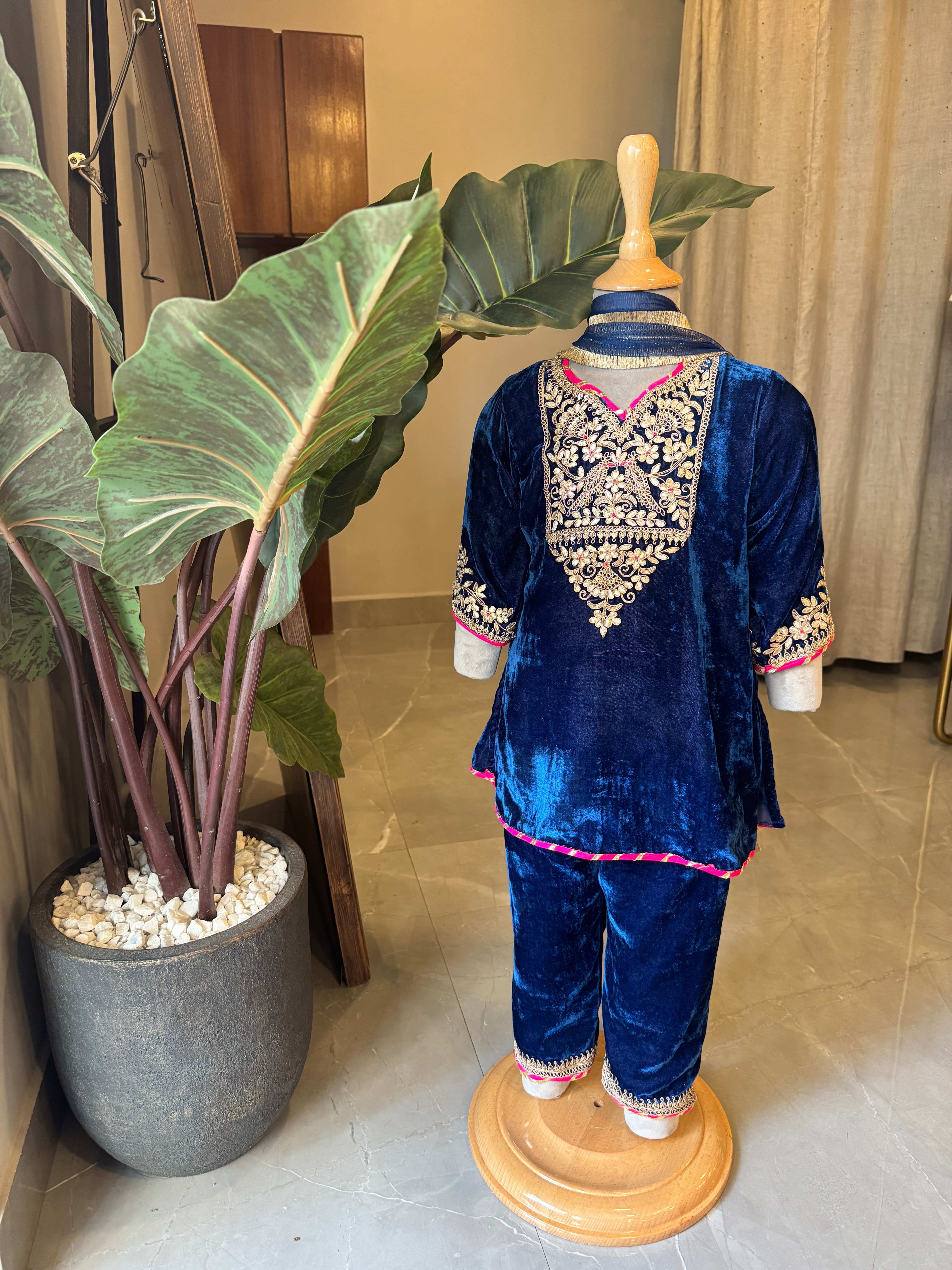Blue velvet girls kurta set