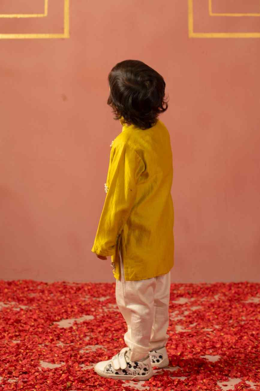 Popcorn embroidered Kurta Set