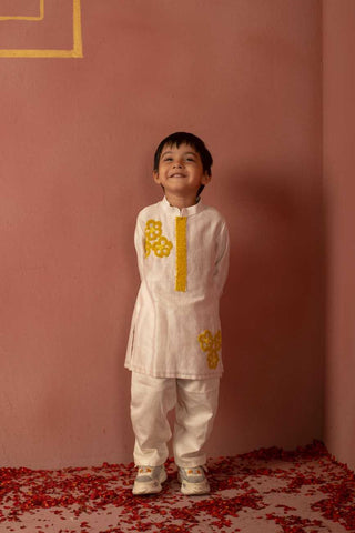 White Flower Kurta Pyjama