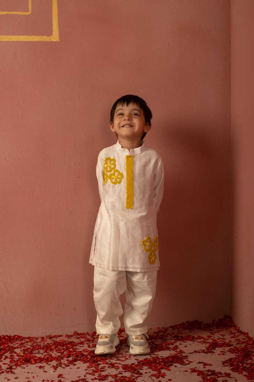 White Flower Kurta Pyjama