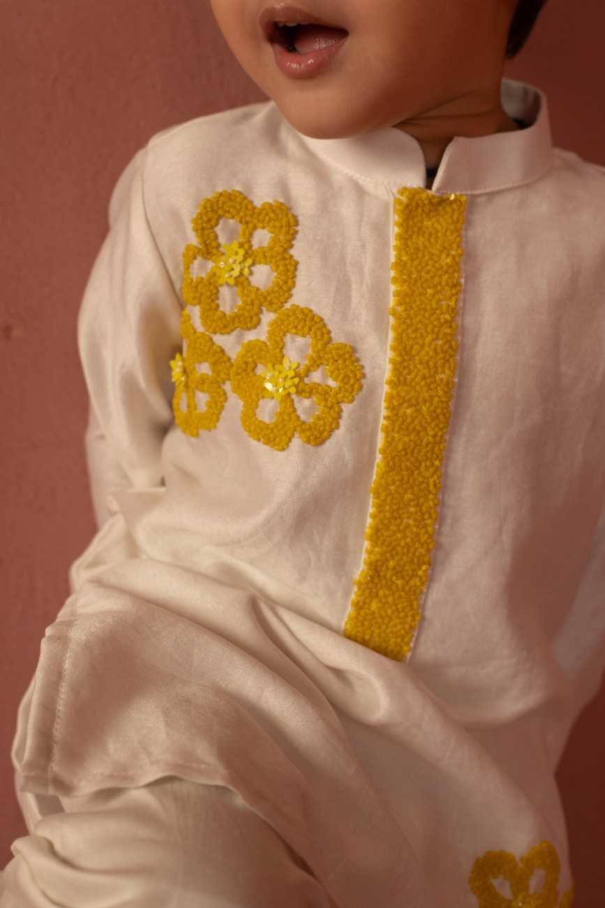 White Flower Kurta Pyjama